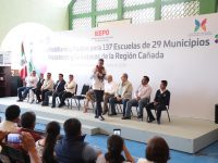 Gobierno de Oaxaca trabaja para reivindicar la educación: Alejandro Murat