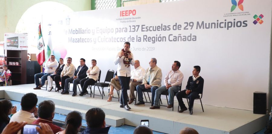 Gobierno de Oaxaca trabaja para reivindicar la educación: Alejandro Murat