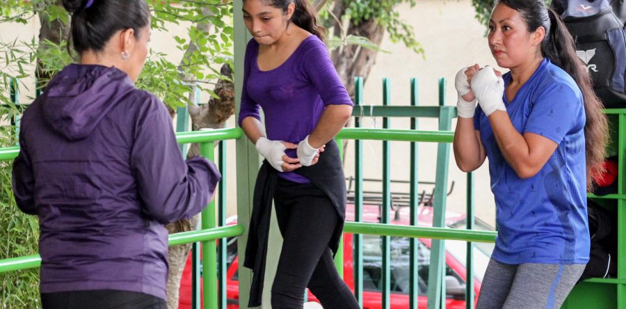 Aprovechan oaxaqueñas beneficios del box en la salud y autoestima