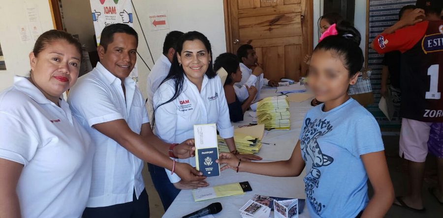 Entrega Gobierno del Estado pasaportes americanos a niñas, niños y adolescentes oaxaqueños