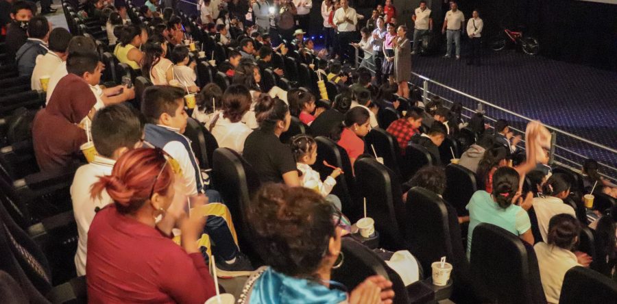 Viven mil 600 niñas y niños la experiencia del cine gracias a Sepia