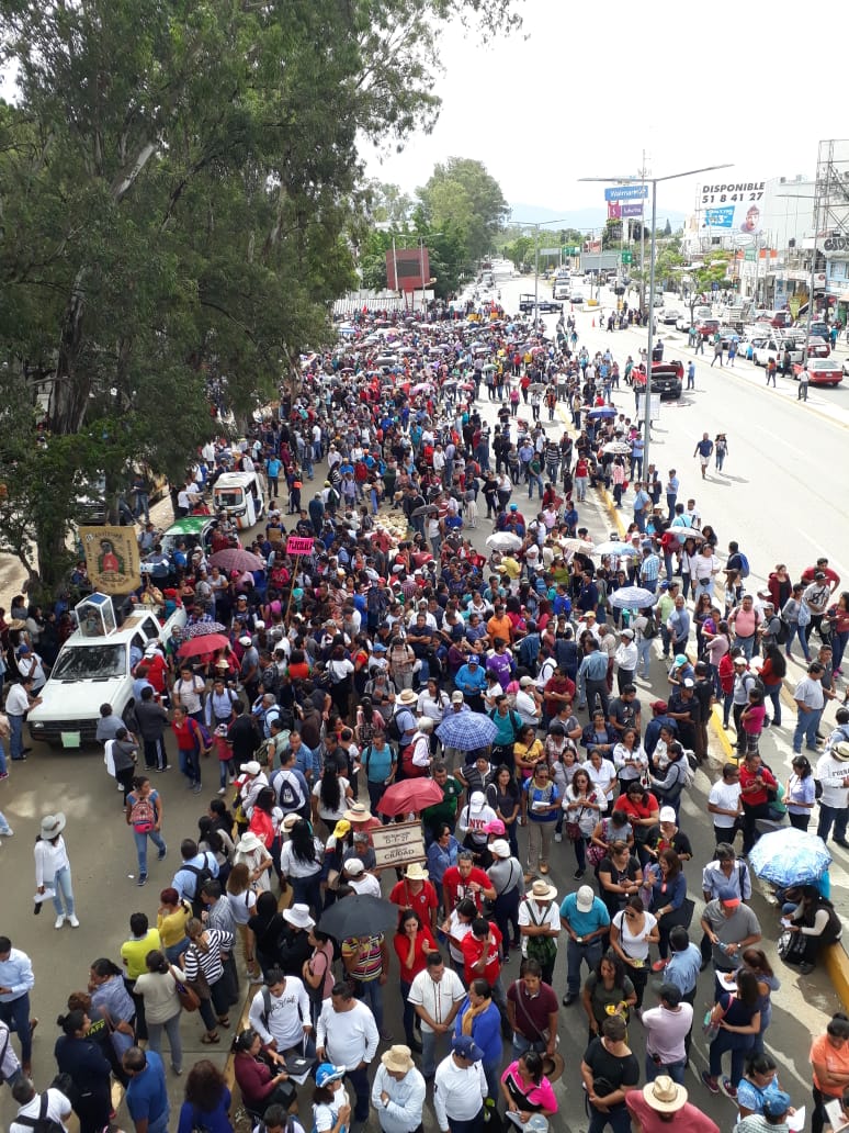 Miles de Oaxaqueños marchan contra Ulises Ruiz por desalojo y crímenes de lesa humanidad en el 2006