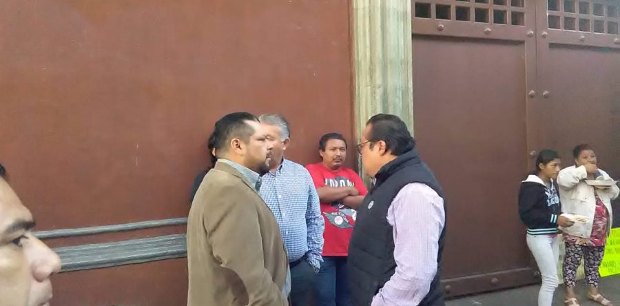 Con bloqueos exigen justicia por muerte de líder de COCEI