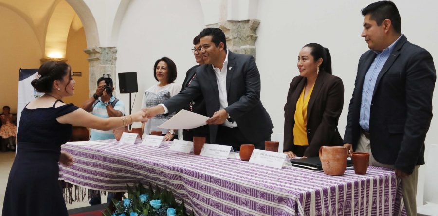 Entrega la UABJO otra generación de profesionales en Sociología