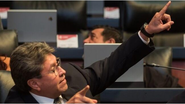 Ricardo Monreal llama arrogante a Carlos Urzúa tras renuncia