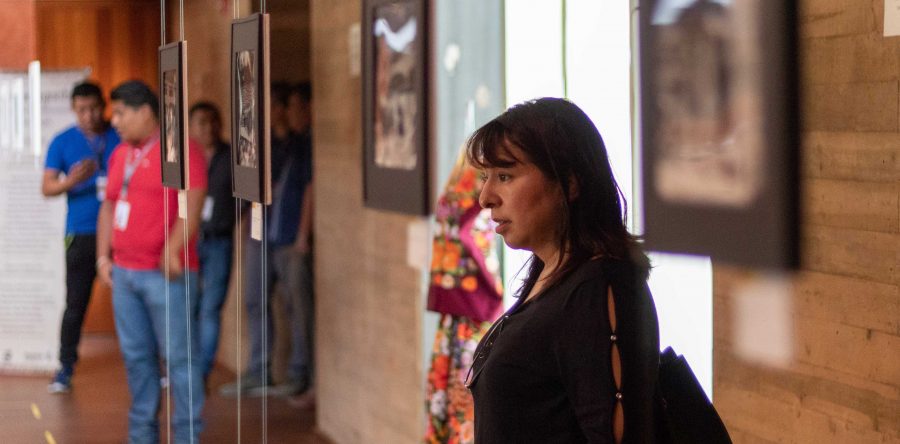 Inaugura AGEO muestra documental y fotográfica de historia de la Guelaguetza