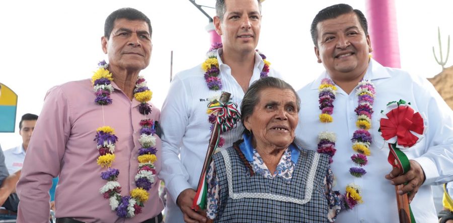 Entrega Alejandro Murat espacios de esparcimiento y deporte en Zimatlán de Álvarez