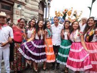 Comparte el Pueblo Oaxaqueño su música, tradición, color y algarabía en el Desfile de Delegaciones