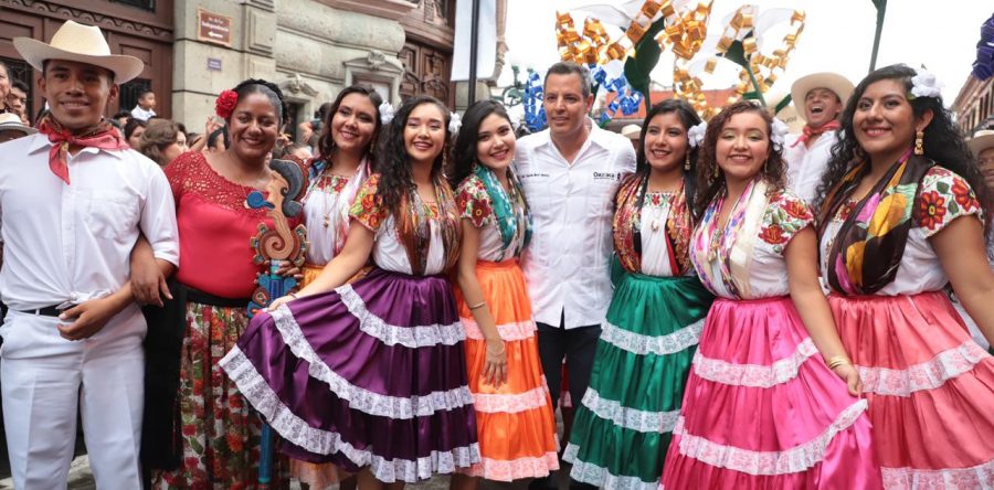 Comparte el Pueblo Oaxaqueño su música, tradición, color y algarabía en el Desfile de Delegaciones