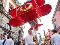 Alegría y folclor se desbordan por las calles de Oaxaca para anunciar la Octava del Lunes del Cerro