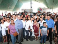 Entrega Alejandro Murat 200 créditos a jefas de familia en Santa Cruz Amilpas