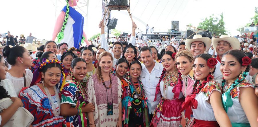 Cabildeo de Murat; Guelaguetza, la pasarela política del PRIMOR: Alfredo Martínez de Aguilar