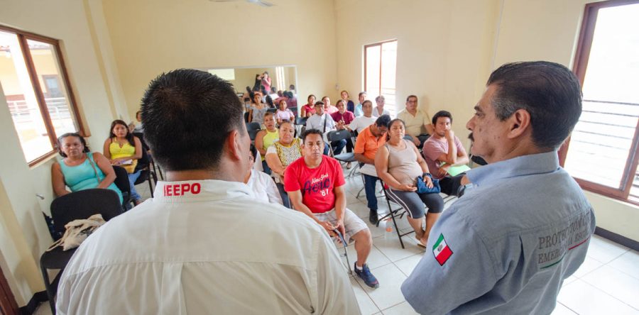 Capacita IEEPO sobre protección civil a escuelas de la Costa