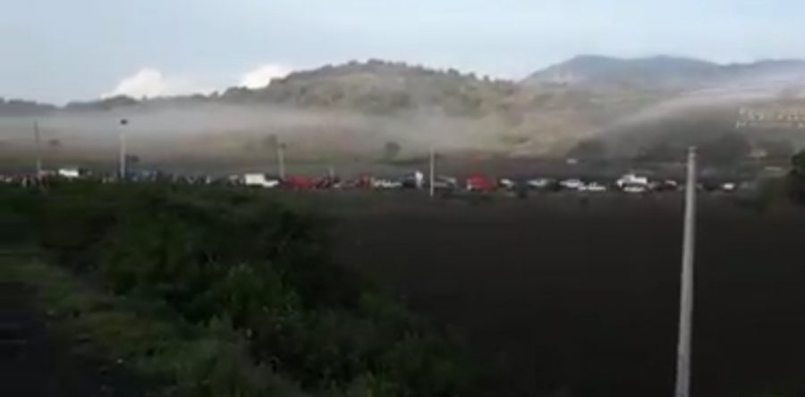 Bloquean habitantes de San Dionisio la carretera 190