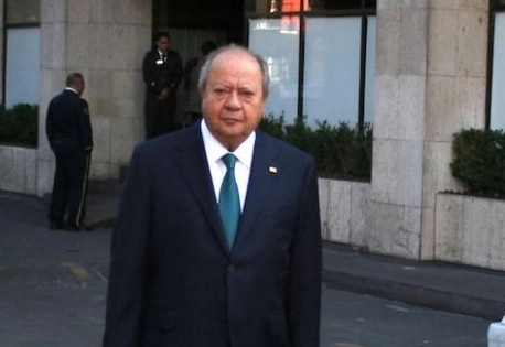 Juez otorga amparo a Romero Deschamps para evitar su detención