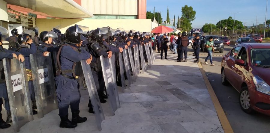 Nuevamente STEUABJO protesta en Ciudad Administrativa