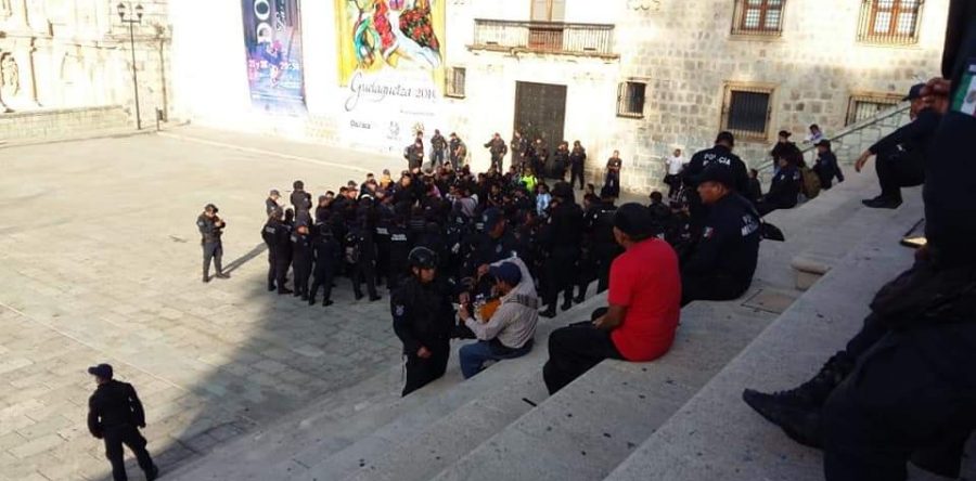 En paro policías municipales y viales de Oaxaca de Juárez