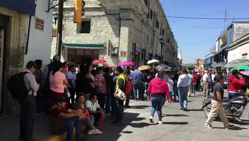 Radicaliza STEUABJO protestas; toma 6 calles de la capital
