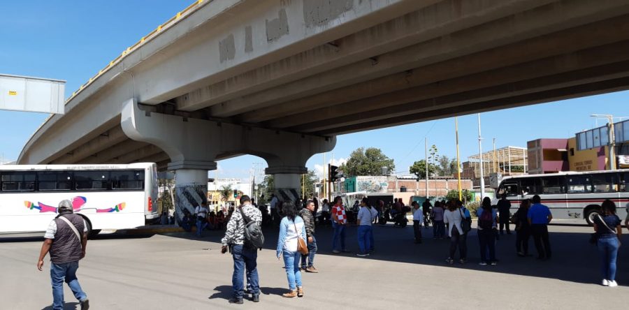 Arrecian protestas integrantes del STEUABJO para exigir respuestas a demandas