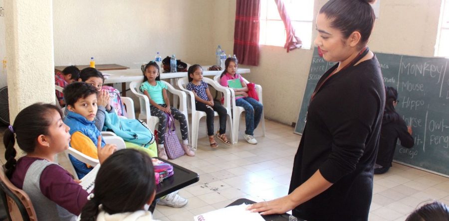 Ayuntamiento capitalino promueve aprendizaje de inglés en locatarios de mercados y la niñez