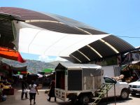 Gobierno capitalino retira techumbre afectada por lluvias en el Mercado de Abasto