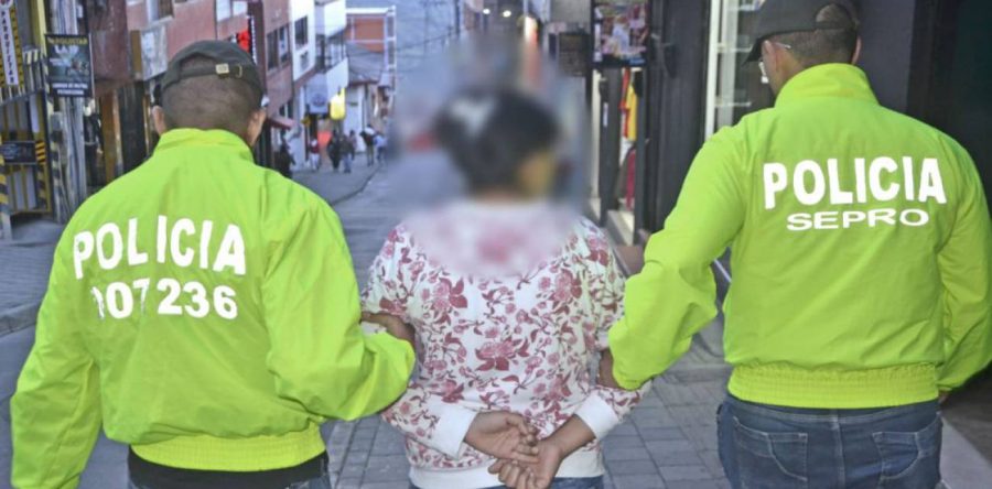 Mujer mata a sus gemelos y los esconde en su habitación