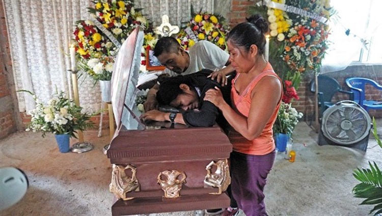 ¿Quién llora por los militares muertos por cumplir su deber?: Alfredo Martínez de Aguilar