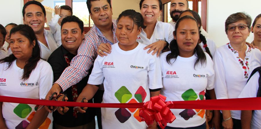 Inaugura IEEA plaza comunitaria en Santa Ana Zegache