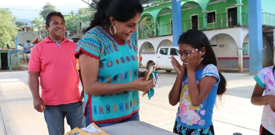 Gobierno de Oaxaca lleva salud visual a comunidades indígenas