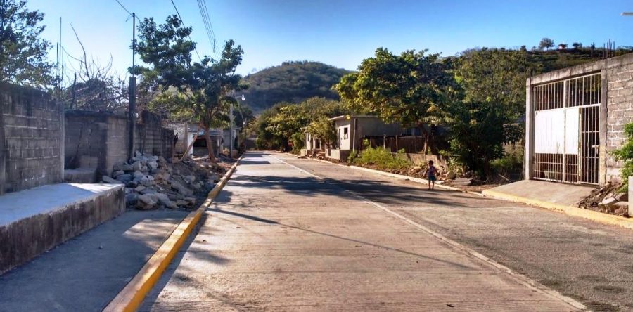 Entrega Sinfra cinco obras de pavimentación y electrificación en Istmo, Valles Centrales, Sierra Norte, Cañada y Mixteca