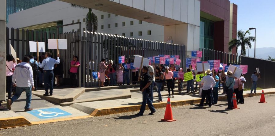 Se confrontan evangélicos y activistas ante posible aprobación de matrimonios igualitarios