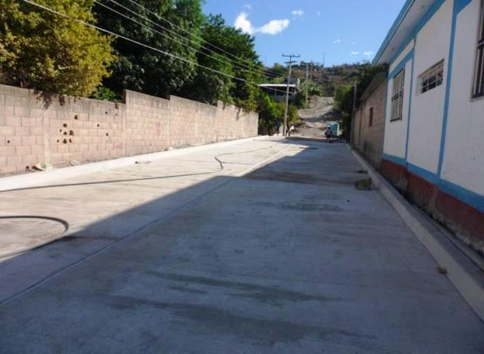 Sinfra entrega obras que contribuyen a disminuir la marginación social en salud y electrificación
