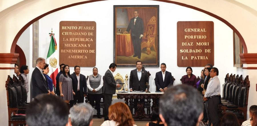Cabildo de Oaxaca de Juárez guarda  minuto de silencio por Francisco Toledo