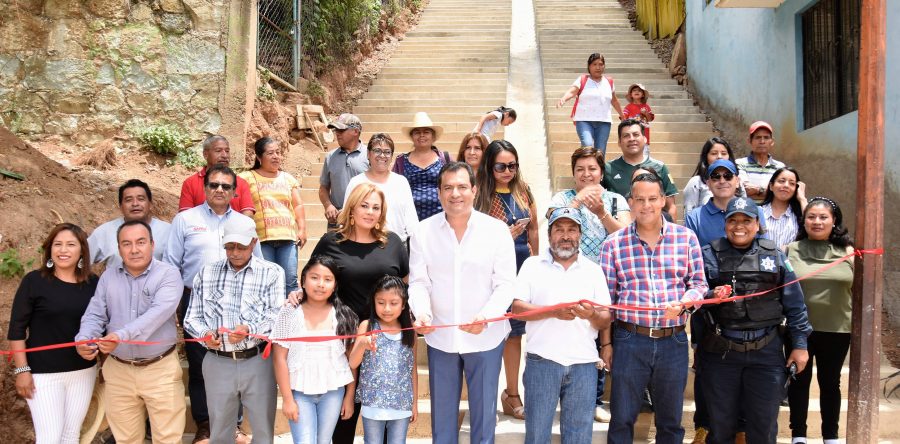 Entrega Oswaldo García obras de  impacto social en Oaxaca de Juárez