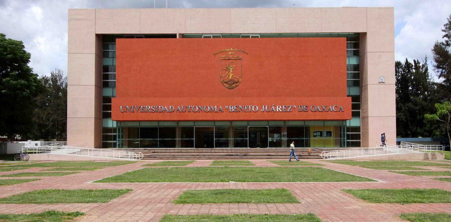 ACLARACIÓN A LOS UNIVERSITARIOS