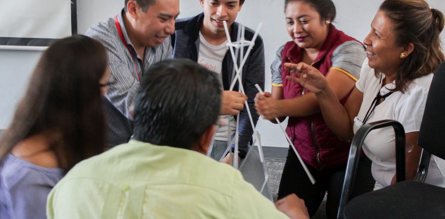 Fortalecen servidoras y servidores públicos trabajo por objetivos