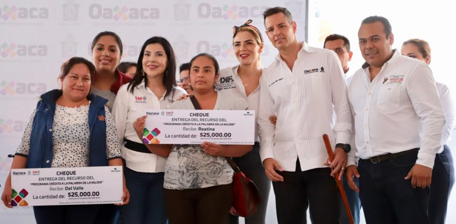 Entrega AMH apoyos y compromisos durante Audiencia Pública en la Sierra Sur