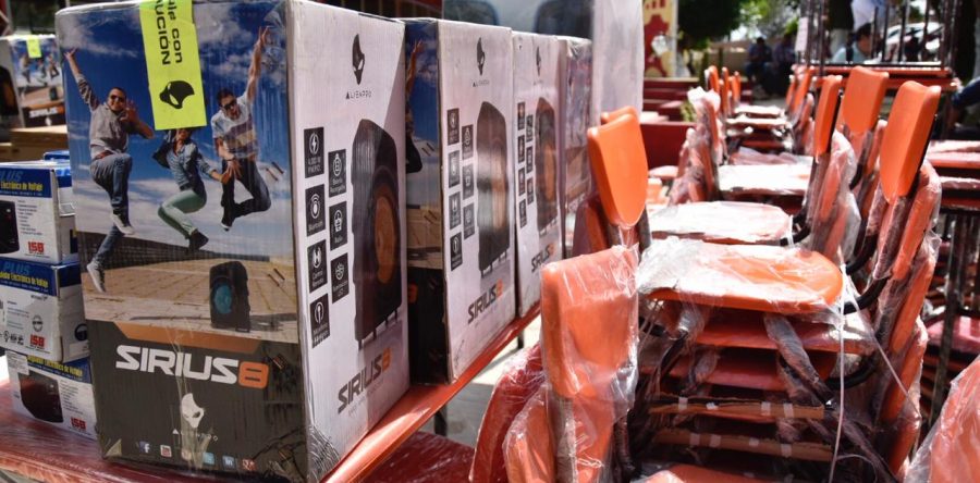 Entrega IEEPO mobiliario y equipo a 81 escuelas de Valles Centrales y Sierra Sur