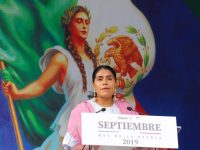 Encabeza Sepia izamiento de Bandera Nacional