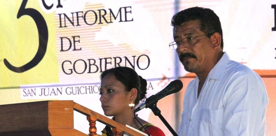 Exigen reconstrucción de 31 escuelas en Guichicovi; se declaran en plantón indefinido en IOCIFED