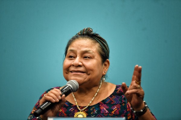 Premios Nobel de la Paz se suman a huelga contra el cambio climático