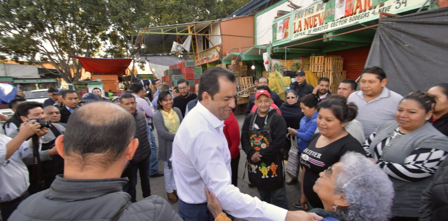 Exhorta edil a comerciantes del Mercado de Abasto a fortalecer ingresos municipales