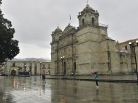 Centro Histórico de Oaxaca, libre de ambulantes un día a la semana: Oswaldo García