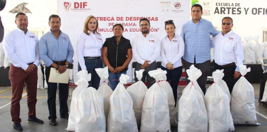 Entrega DIF Municipal de Oaxaca apoyos del programa Estímulos a la Educación Básica
