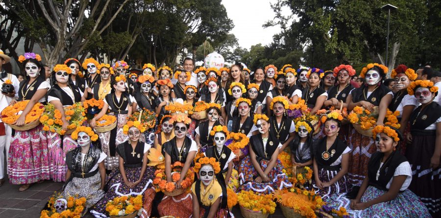 Deslumbra la Gran Comparsa del Ayuntamiento de Oaxaca de Juárez