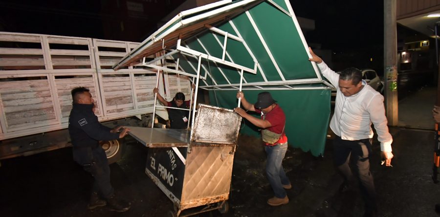 Gobierno capitalino libera vialidades con el retiro de estructuras del comercio informal