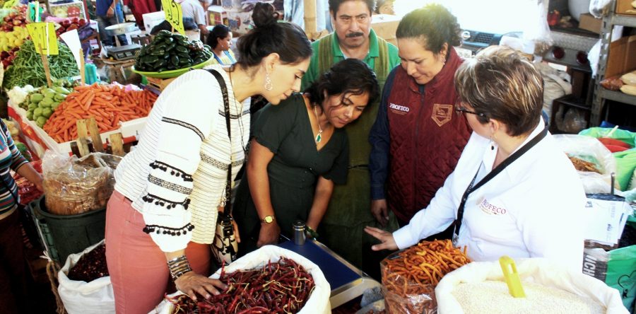 Garantizan Ayuntamiento y PROFECO kilos exactos en el Mercado de Abasto