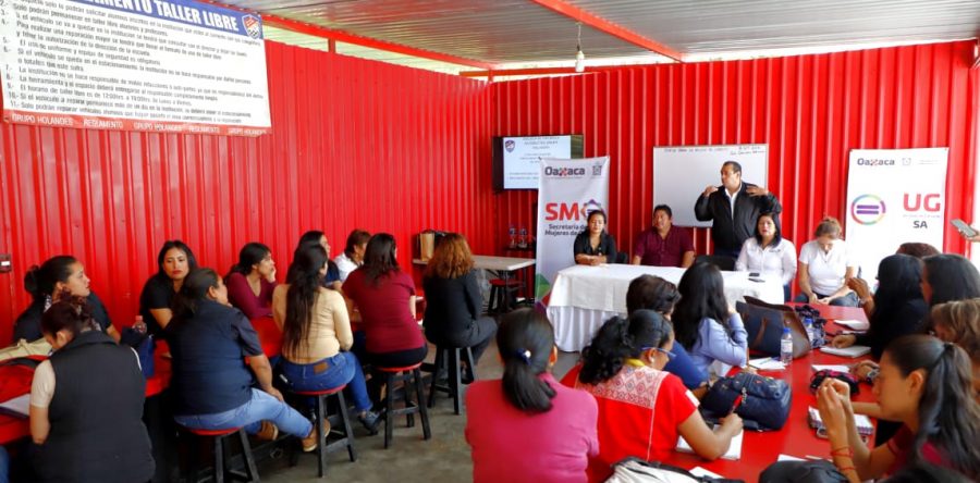 Trabajadoras de Administración participan en Curso de Mecánica de Emergencia