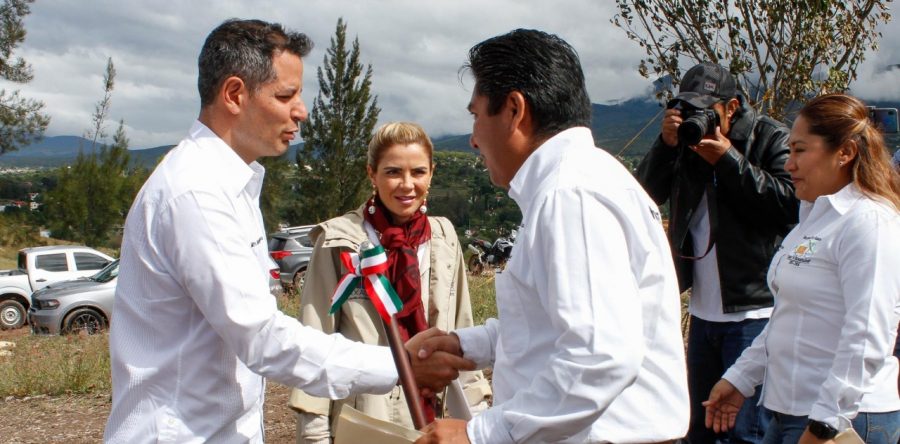 El gobernador Alejandro Murat entregó primera etapa de telebachillerato que impulsó el Maestro Toledo