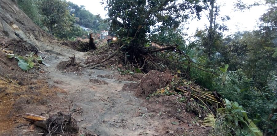 Continúa CAO atendiendo caminos afectados por Narda